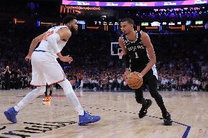 评论员谈文班攻防：要么调整进攻打法&利用身高优势 要么提升投篮